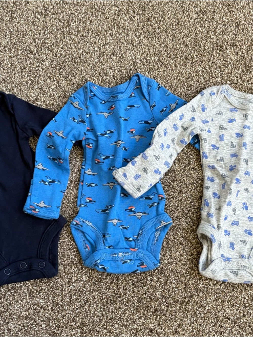 Baby boy clothes lot (size newborn) - Picture 7 of 13